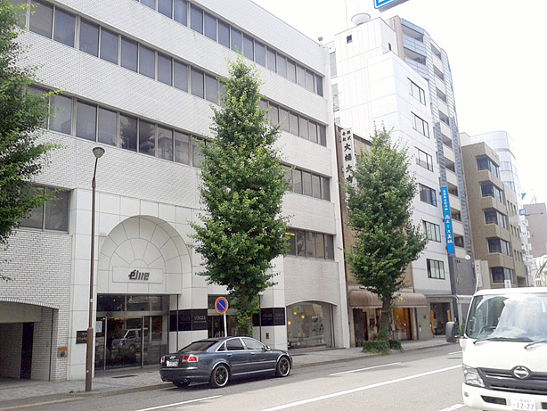 末広町で焼失を免れた2棟:佐藤タオルさんと北隣のショップ