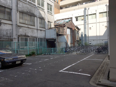 写真2:閑所が路地の呑み屋街