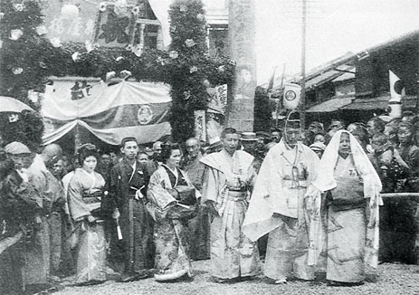 納屋橋の渡橋式 『歴史写真集 名古屋再発見』